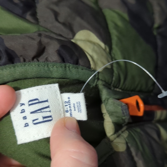 Baby GAP size 6-12 mos one-piece hooded puffer water-resistant & like new! - Picture 3 of 7